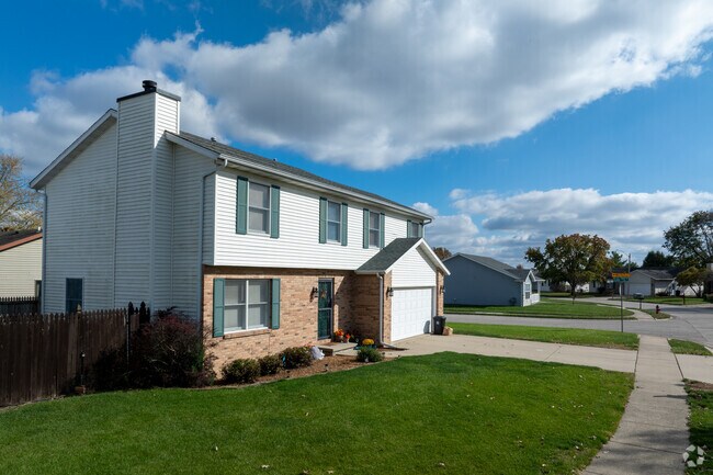 Trevi Garden's late 20th-century construction houses are priced lower than Springfield homes.