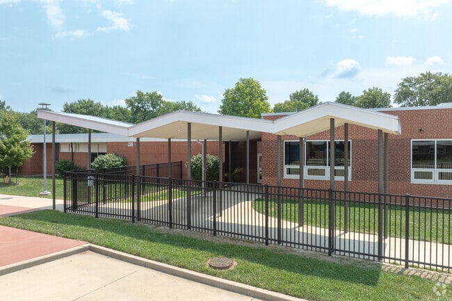 The student to teacher ratio at Abraham Lincoln Elementary is 15 to 1.