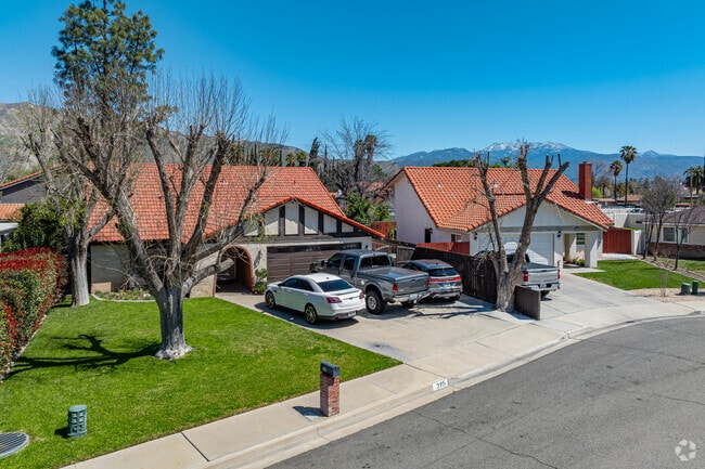 Discover spacious homes in the Heritage neighborhood, San Jacinto, perfect for families and comfort.