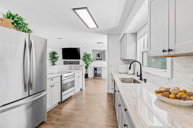 1442 45th Ave NE, Saint Petersburg, FL 33703 - photo 6