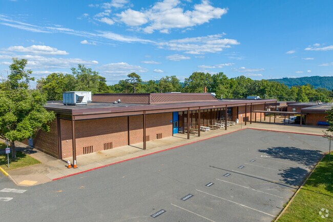 Buford Middle School delivers an outstanding educational experience in Fifeville, empowering students to reach their full potential.