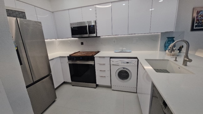 The Wave unit Lanai, Hollywood, FL 33019 - photo 3