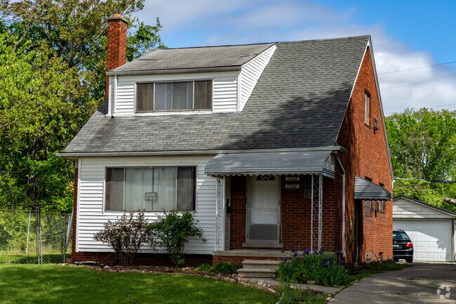 Bungalow style homes are the most common architectural style found in Penrose.