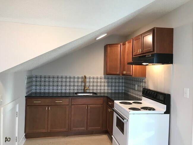 1219 Grace Ave unit C, Burlington, NC 27217 - photo 6