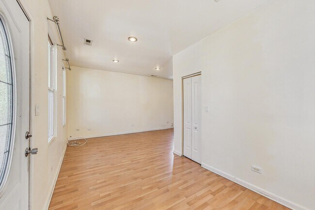 1844 N Mozart St unit 2, Chicago, IL 60647 - photo 4