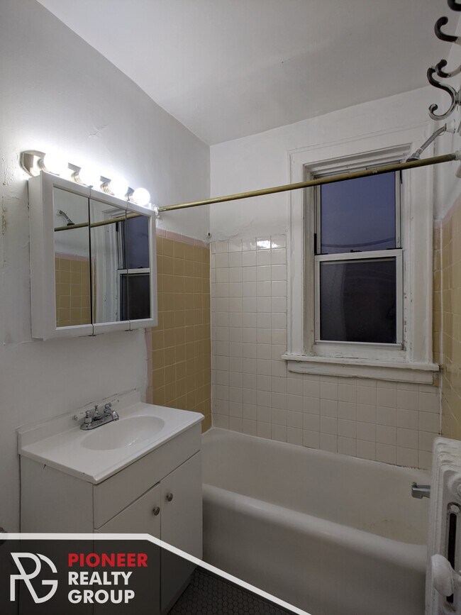 711 W Belmont Ave unit 507, Chicago, IL 60657 - photo 7