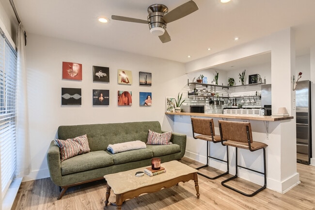 1304 Summit St unit 114, Austin, TX 78741 - photo 3