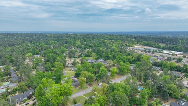 Lake Aumond is convenient to downtown Augusta with easy access to Interstate 20.