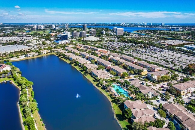 880 Millbrae Ct, West Palm Beach, FL 33401 - photo 4