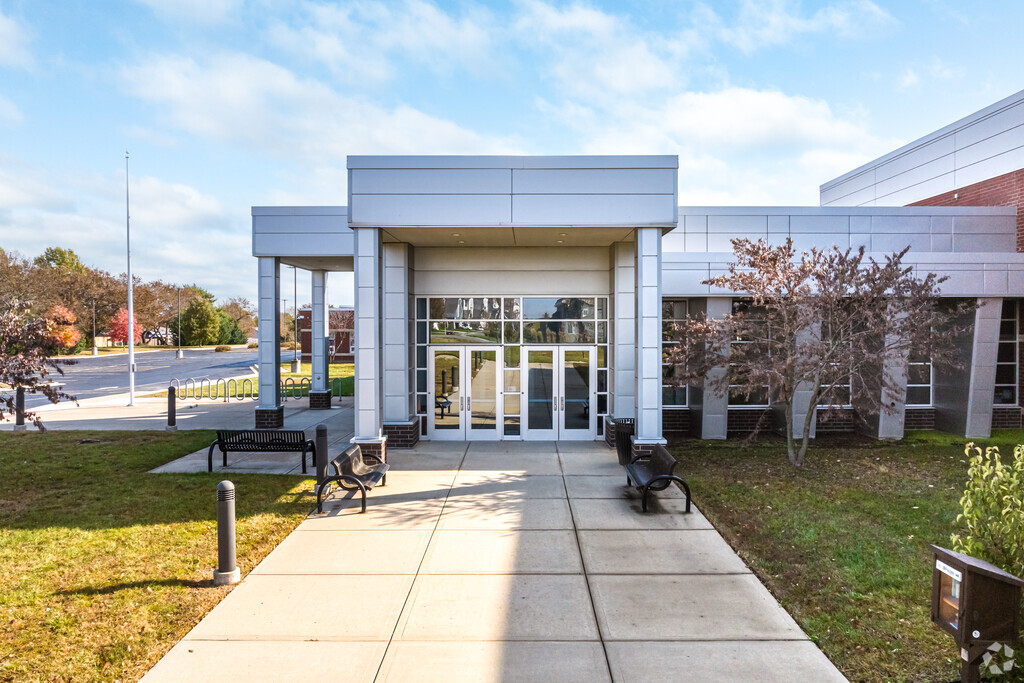 Belmont Elementary School is a
public pre-k & elementary school.