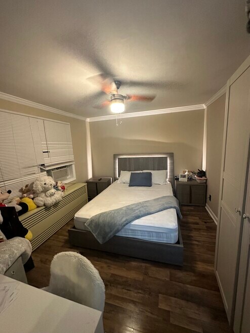 16 Venetian Promenade unit Back unit, Lindenhurst, NY 11757 - photo 1