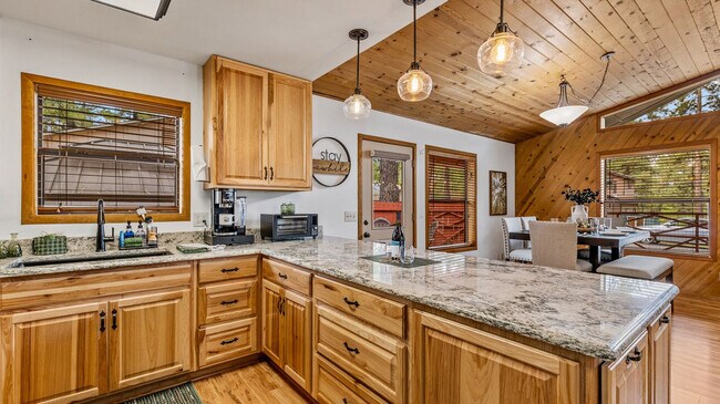 210 Kiowa unit ID1331068P, Flagstaff, AZ 86001 - photo 7