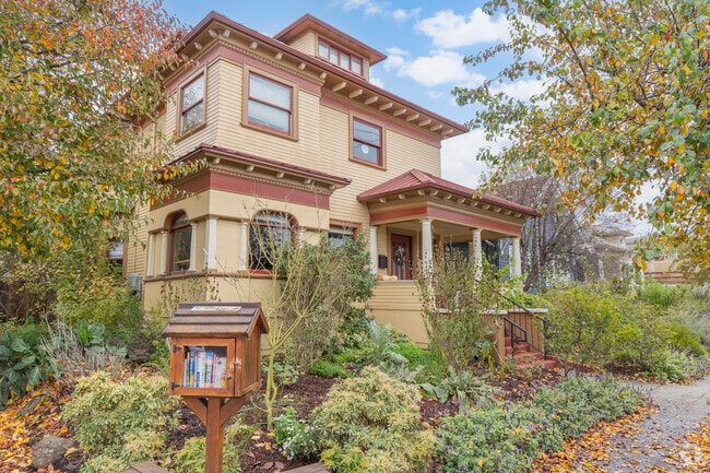 Some residents of Santa Fe take great pride in their curb appeal.