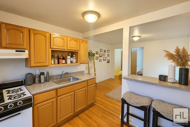 2067 32nd St unit 3 RD FL, Astoria, NY 11105 - photo 1