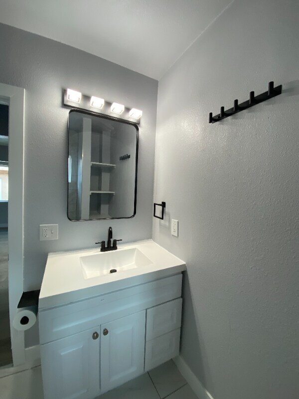 1509 E 20th St unit Main House, Long Beach, CA 90806 - photo 3