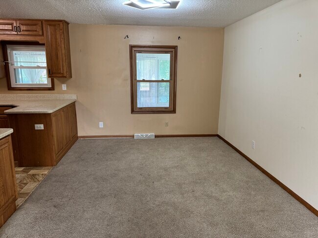 2107 Tanglefoot Ln, Bettendorf, IA 52722 - photo 4