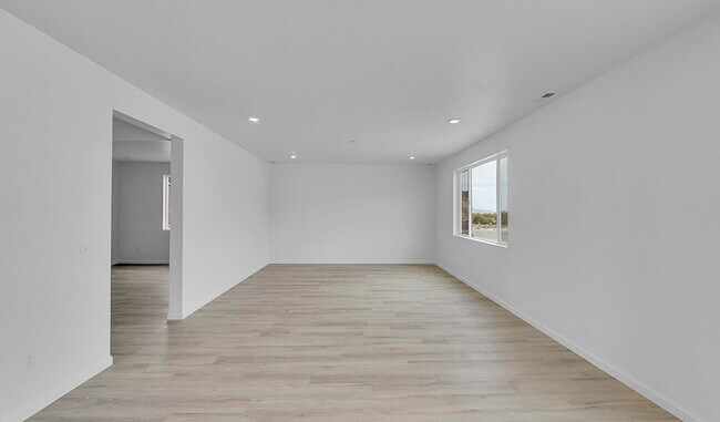 331 W Wrangler Cove, Stansbury Park, UT 84074 - photo 5