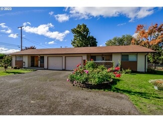 625 E Elmore St, Lebanon, OR 97355