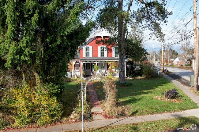 Sardina, is also home to homes that are over 100 years of age.