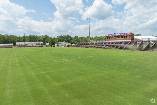 Susan Moore High School student teacher ratio is 18:1.