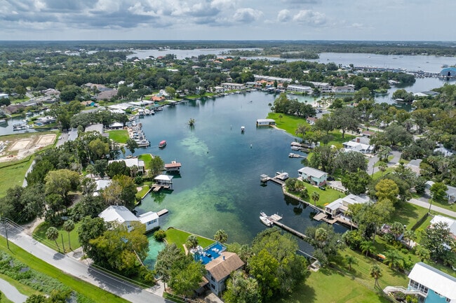 Downtown Crystal River is the epitome of a cozy coastal town.