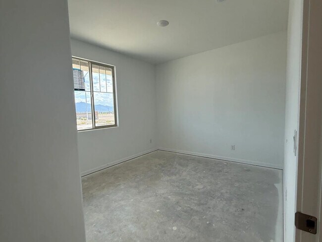 9628 W Tamarisk Ave, Tolleson, AZ 85353 - photo 5