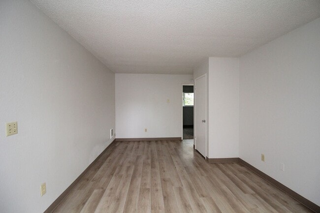 5704 SW Beaverton Hillsdale Hwy unit 1, Portland, OR 97221 - photo 4