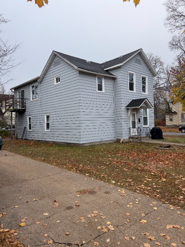 922 7th St E unit Bottom Unit, Menomonie, WI 54751 - photo 2