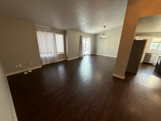 1511 2nd Ave N unit upper, Grand Forks, ND 58203 - photo 3