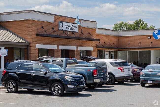 Oak Forest is conveniently located to the Honduran Consulate in Charlotte.