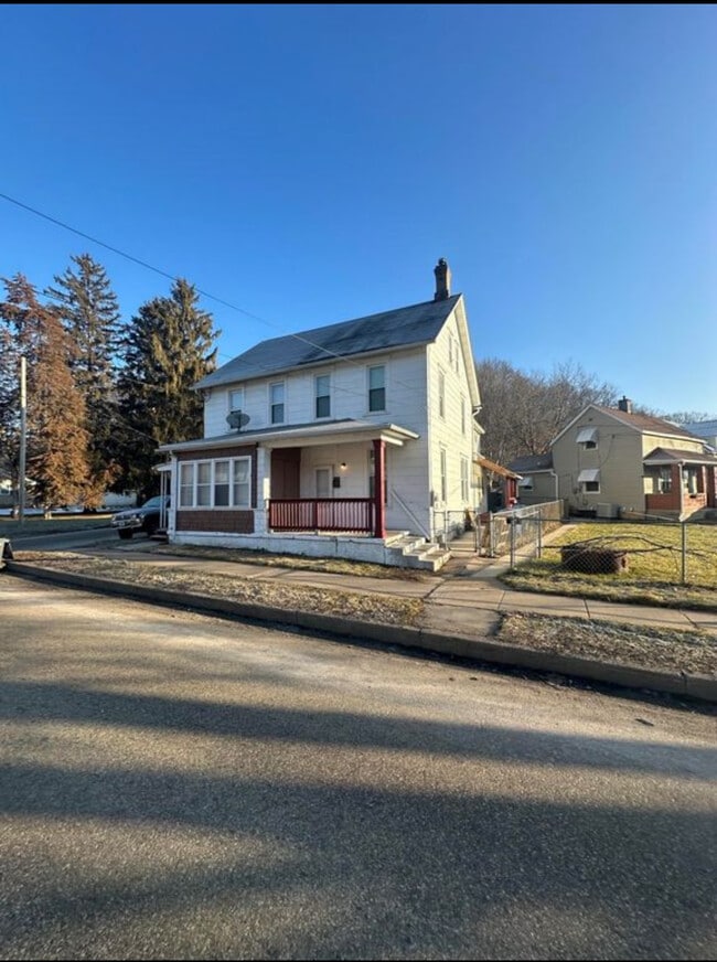 513 Kaufmann Ave, Dubuque, IA 52001