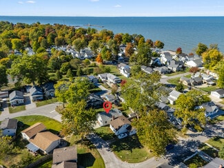 4826 Hiawatha Dr, Vermilion, OH 44089