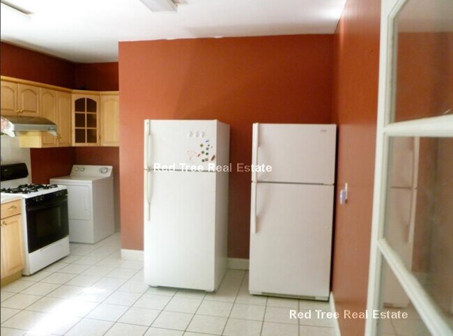 12 Verndale St unit 6-beds 3-bathU1, Brookline, MA 02446 - photo 7