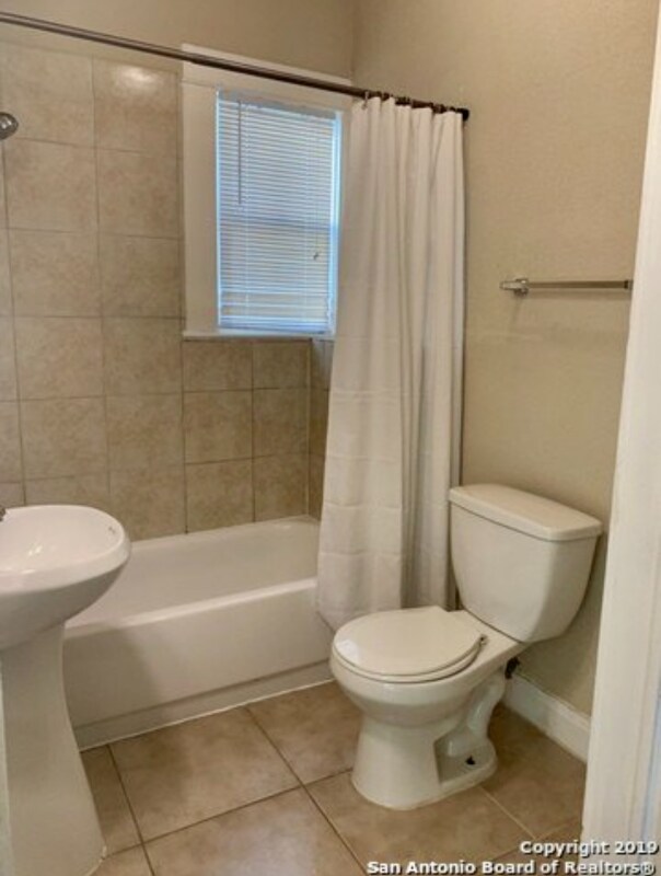 410 E Carson St unit 2, San Antonio, TX 78208 - photo 7