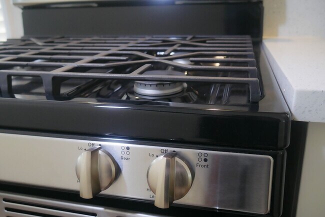 1316 N Hollywood Way unit B, Burbank, CA 91505 - photo 2