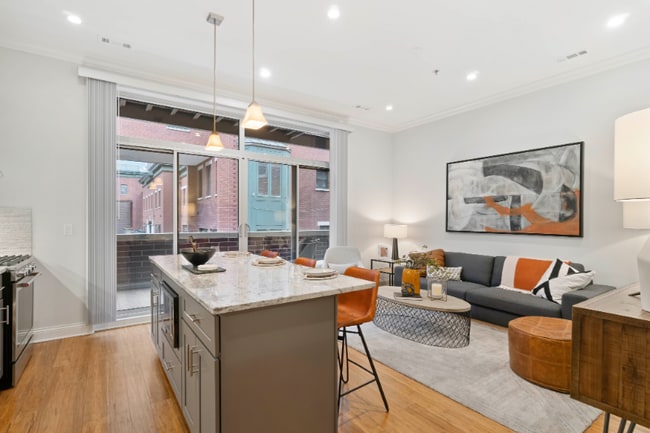 148 W Monroe St, Chicago, IL 60606 - photo 2