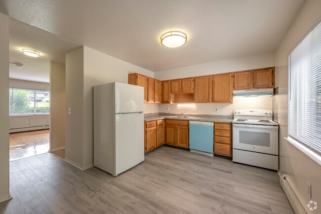 2BD, 1BA - 960 SF - Redstone Gardens - Kitchen