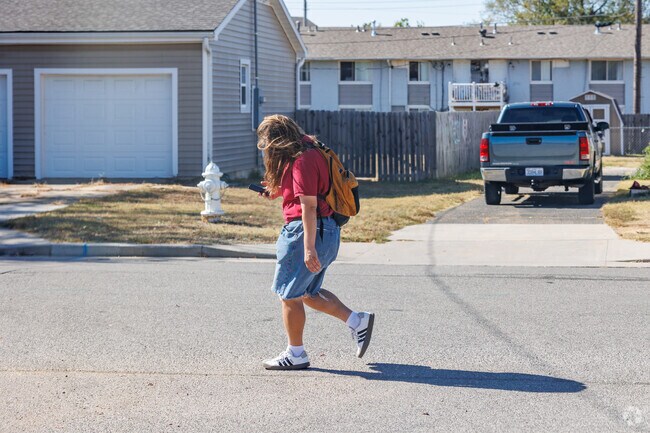 Residents in Parr Hill Park take advantage of the neighborhood's walkability.