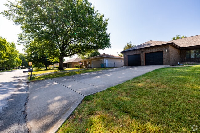 Newer ranch homes can be found in the northern area of the Parkwood neighborhood.