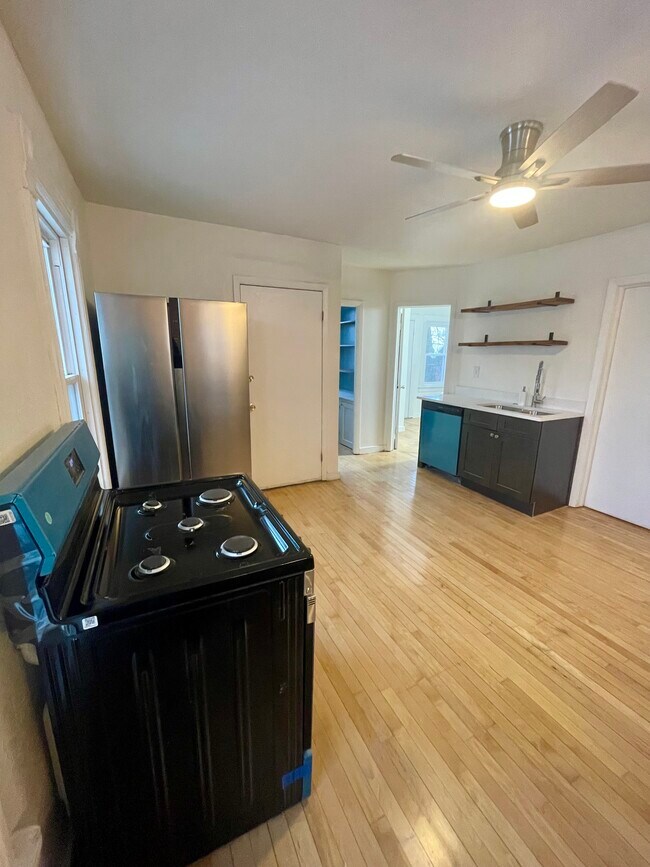 439-441 E Dover St unit 439 upper, Milwaukee, WI 53207 - photo 5