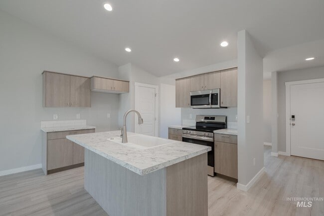 285 N Carnesbill Ave, Kuna, ID 83634 - photo 4