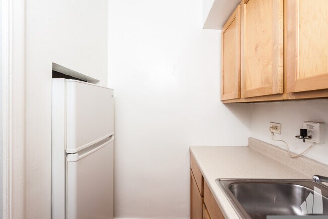 536 W Arlington Place unit 211, Chicago, IL 60614 - photo 6