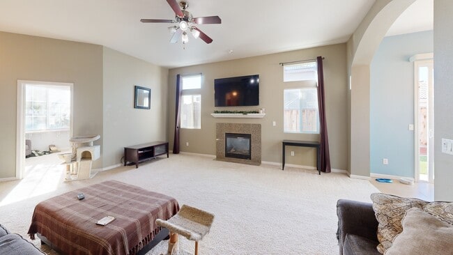 863 Chandon Ct, Livingston, CA 95334 - photo 3