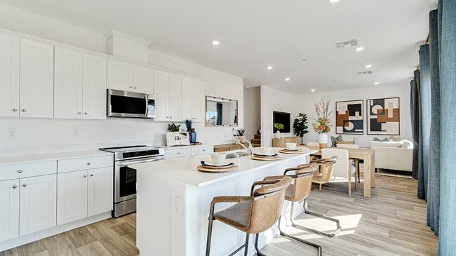 8401 Lismore Castle Dr, Bakersfield, CA 93311 - photo 4