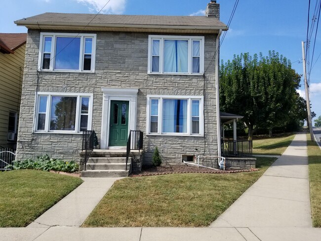 583 Pleasant St unit 3, Chambersburg, PA 17201 - photo 2