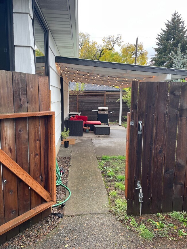 5520 N Concord Ave unit B, Portland, OR 97217 - photo 2