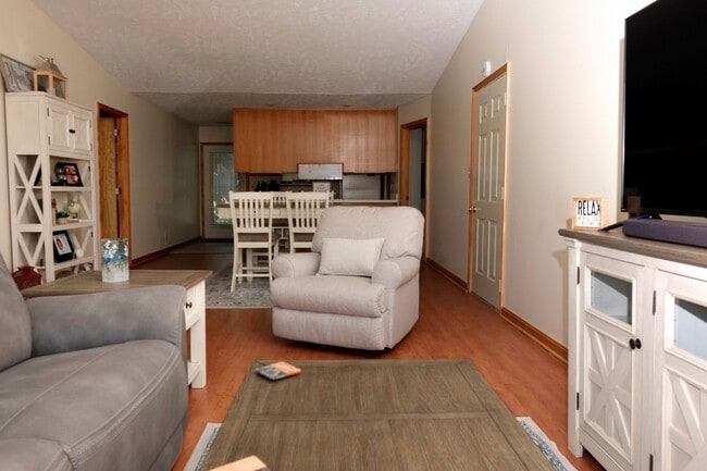 401 Fielding Ct, Mount Vernon, IN 47620 - photo 2