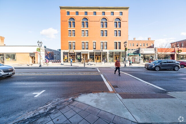 Discover Downtown Concord living with comfortable apartments, steps from dining and shops.