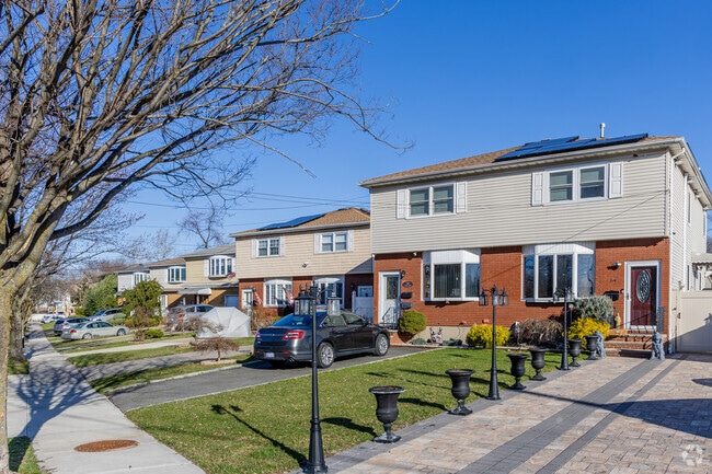 Ranch Houses on Cannon ave in Travis-Chelsea.