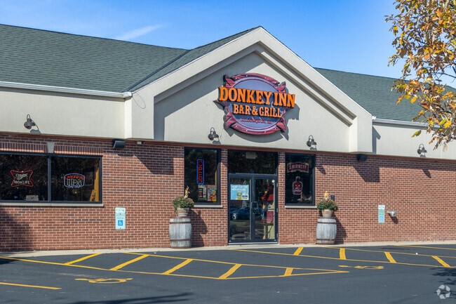 Donkey Inn Bar and Grill offers a generous menu within Algonquin Heights.